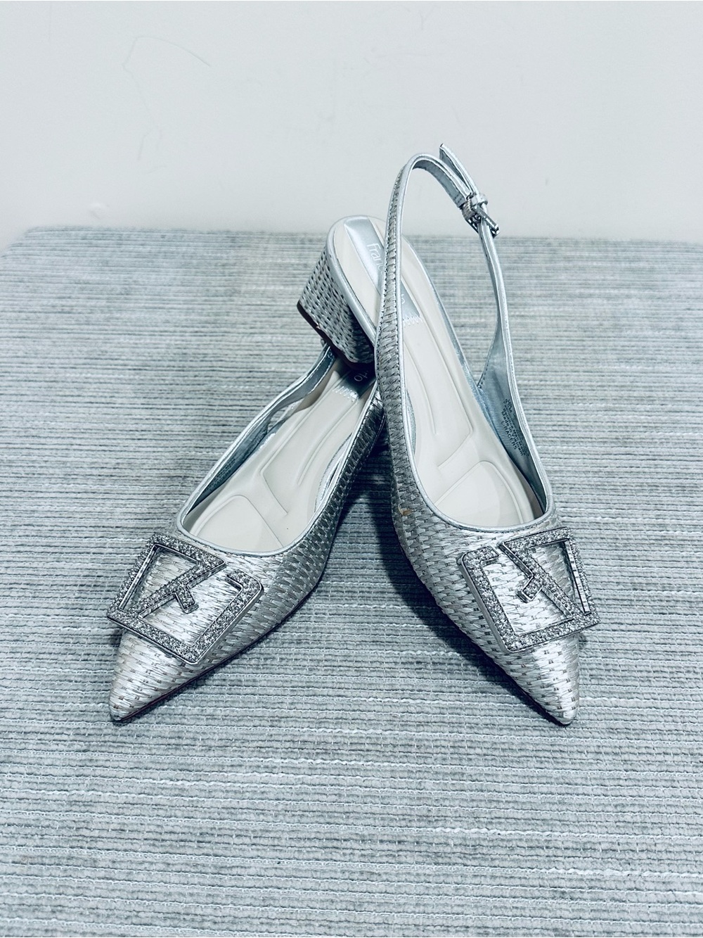 Franco Sarto Racer Rhinestone Slingback Silver Pumps Heels Size 9,5 M NWOT - Picture 5 of 10